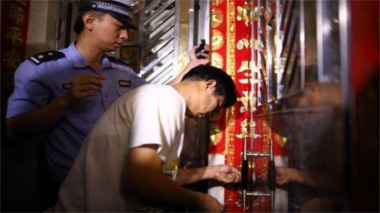 五指山请开锁师傅开了锁后，师傅